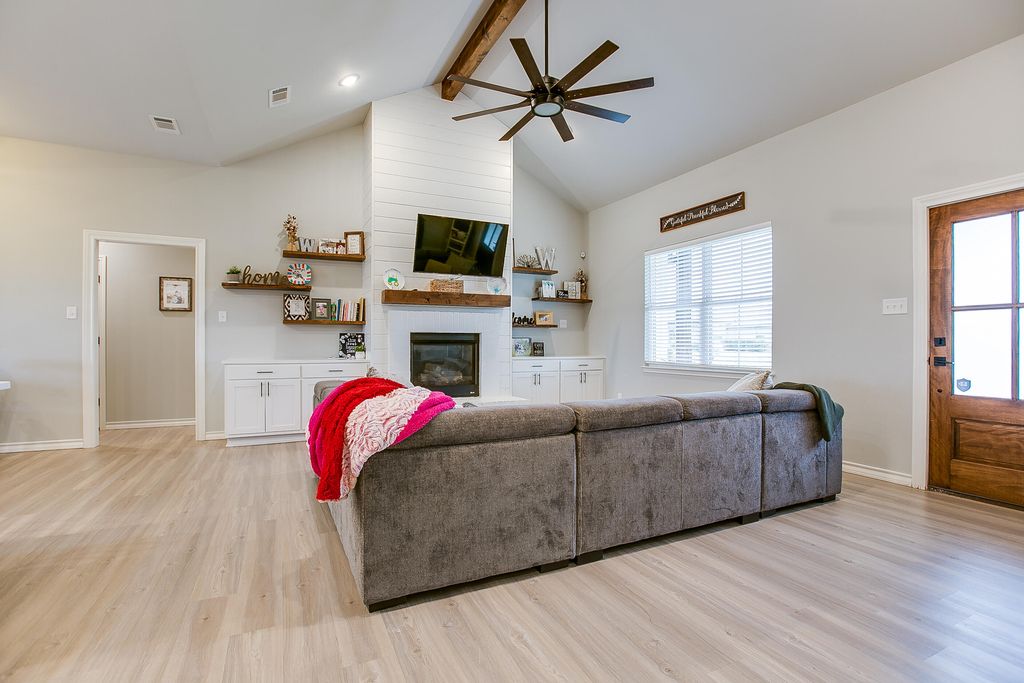 Image 6 of property listing at 5013 Red Oak Lane, San Angelo, TX 76904