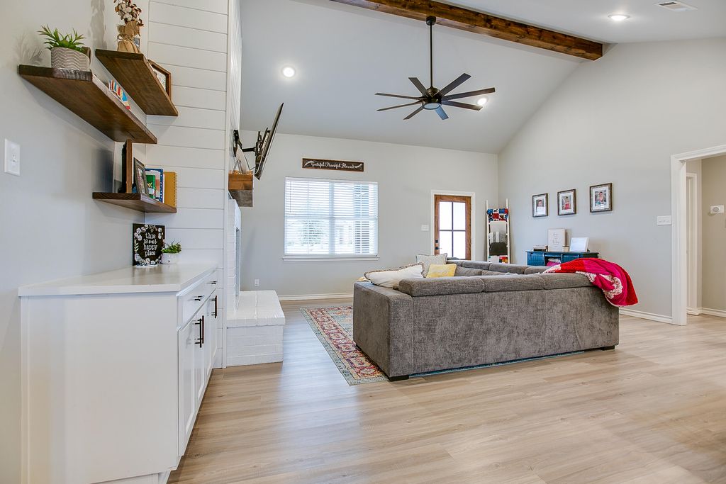 Image 7 of property listing at 5013 Red Oak Lane, San Angelo, TX 76904