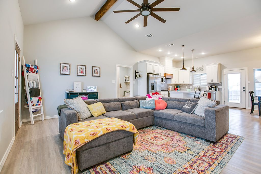 Image 8 of property listing at 5013 Red Oak Lane, San Angelo, TX 76904