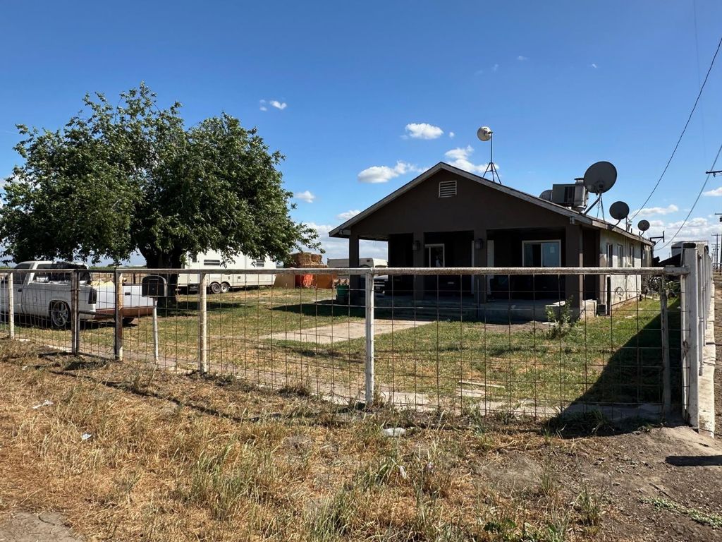 Image 17 of property listing at 7599 Avenue 152, Tipton, CA 93272