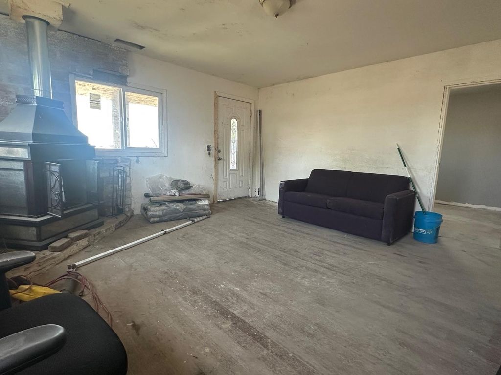Image 2 of property listing at 7599 Avenue 152, Tipton, CA 93272