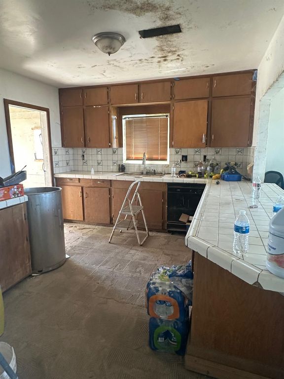 Image 5 of property listing at 7599 Avenue 152, Tipton, CA 93272