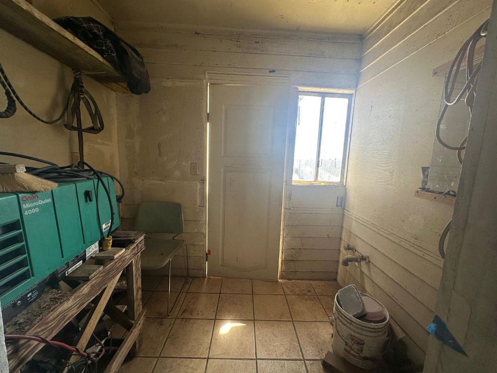Image 9 of property listing at 7599 Avenue 152, Tipton, CA 93272