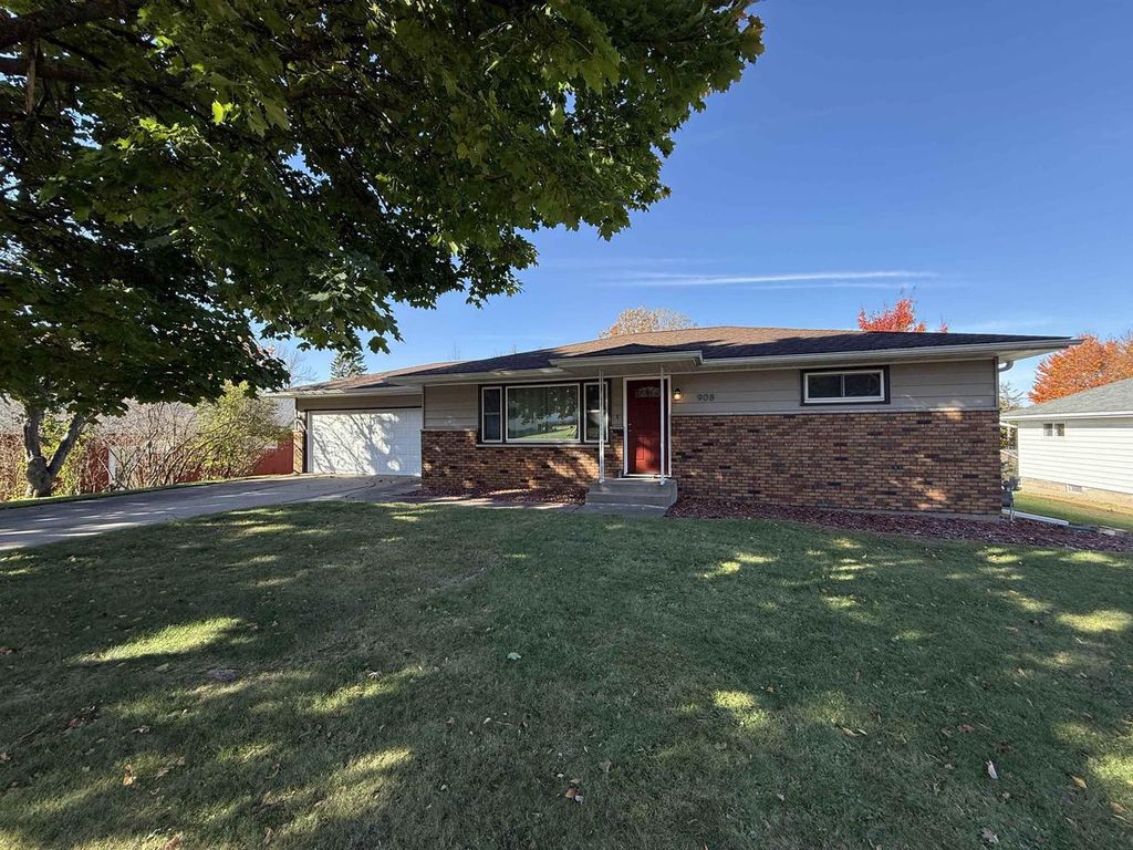 908 S 12TH STREET, Wausau, WI 54403