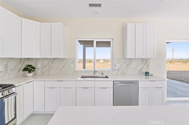 15192 Barbara, Apple Valley, CA 92307