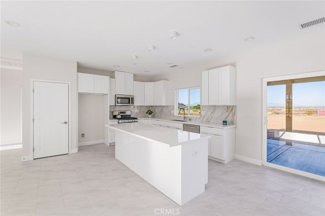 15192 Barbara, Apple Valley, CA 92307