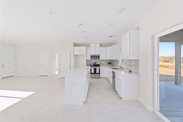 15192 Barbara, Apple Valley, CA 92307