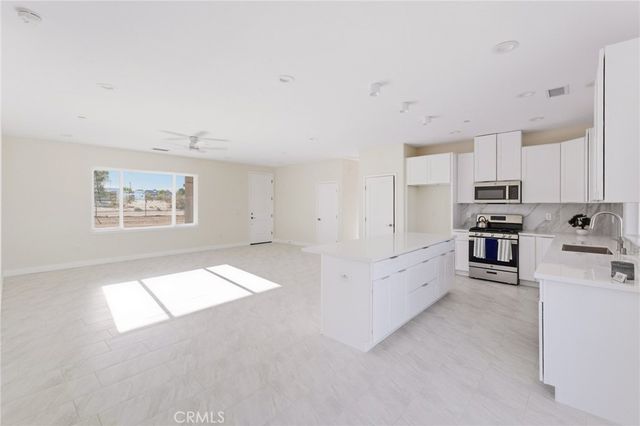 15192 Barbara, Apple Valley, CA 92307