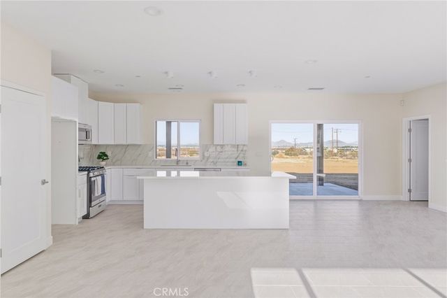 15192 Barbara, Apple Valley, CA 92307