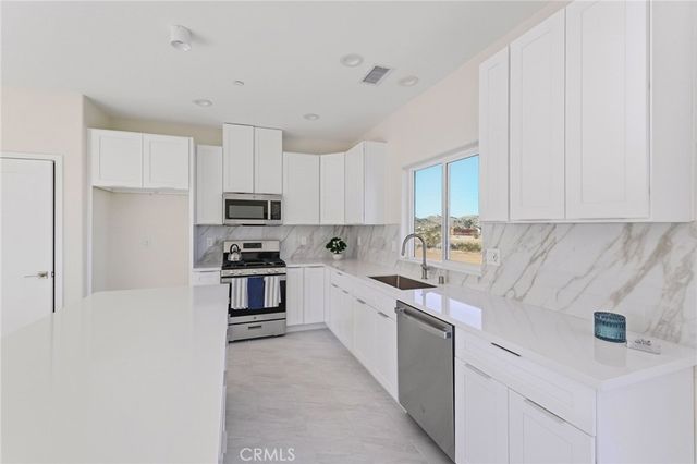 15192 Barbara, Apple Valley, CA 92307