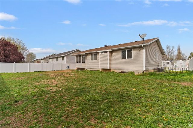 1433 W PEBBLECREEK DR, Layton, UT 84041