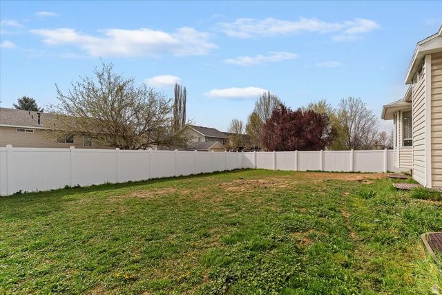 1433 W PEBBLECREEK DR, Layton, UT 84041