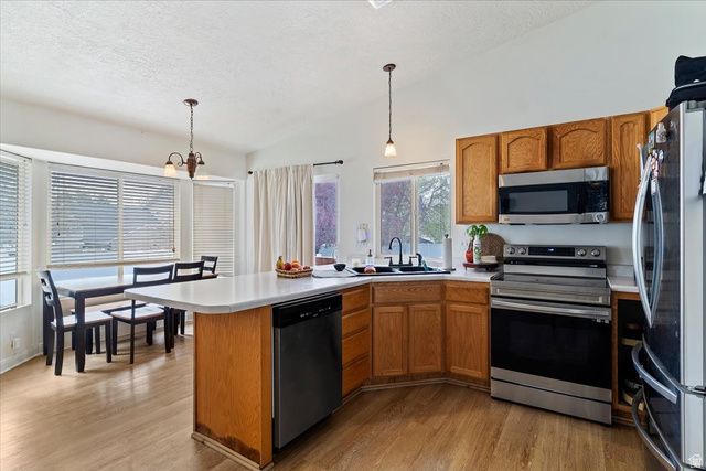 1433 W PEBBLECREEK DR, Layton, UT 84041