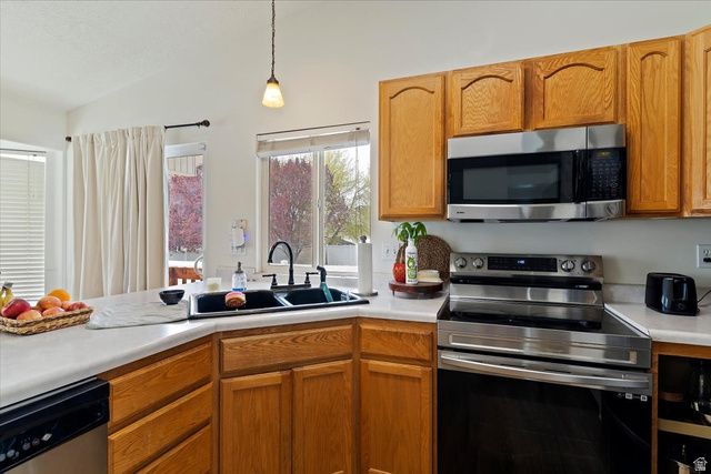 1433 W PEBBLECREEK DR, Layton, UT 84041