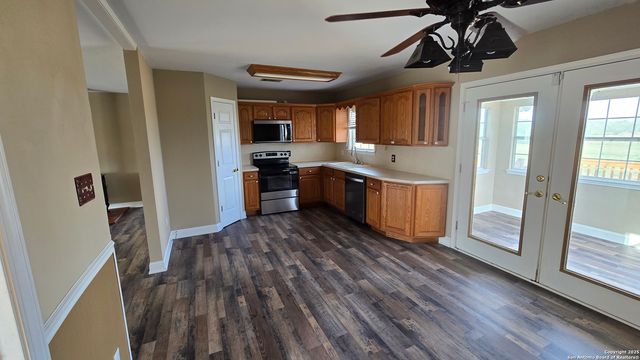 501 S Parker, Nixon, TX 78140