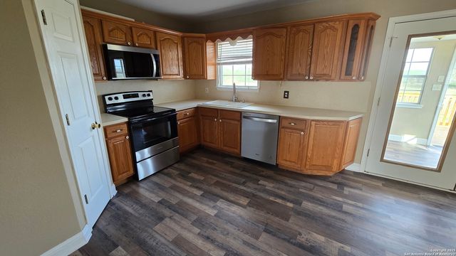 501 S Parker, Nixon, TX 78140