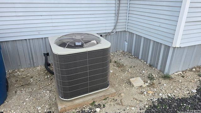 501 S Parker, Nixon, TX 78140