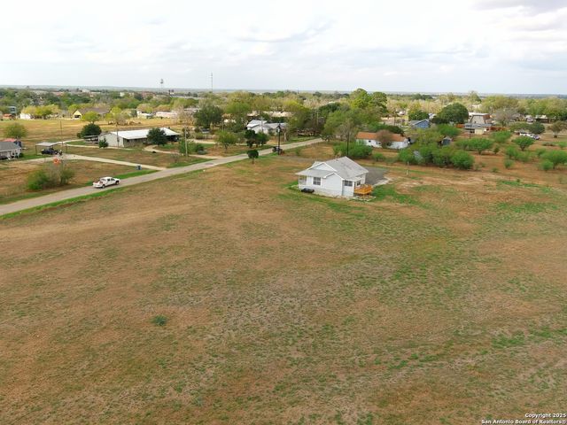 501 S Parker, Nixon, TX 78140