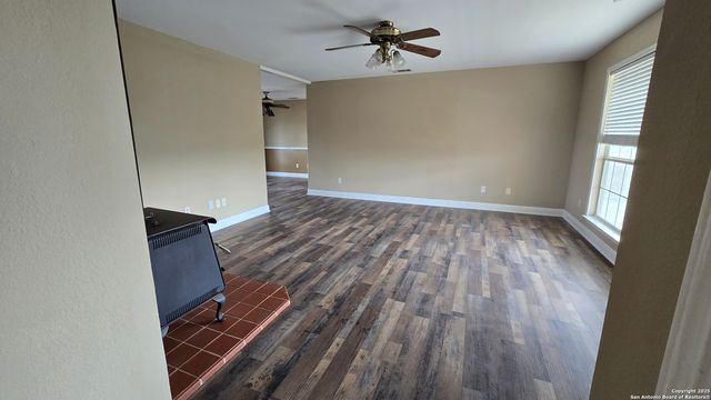 501 S Parker, Nixon, TX 78140