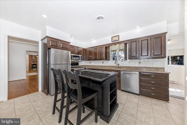 9504 VEIRS DR, Rockville, MD 20850