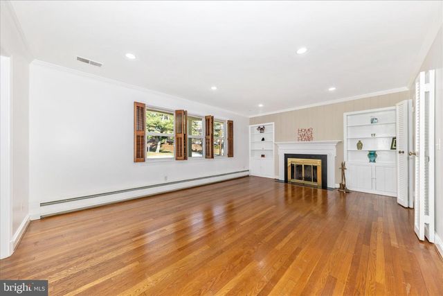 9504 VEIRS DR, Rockville, MD 20850