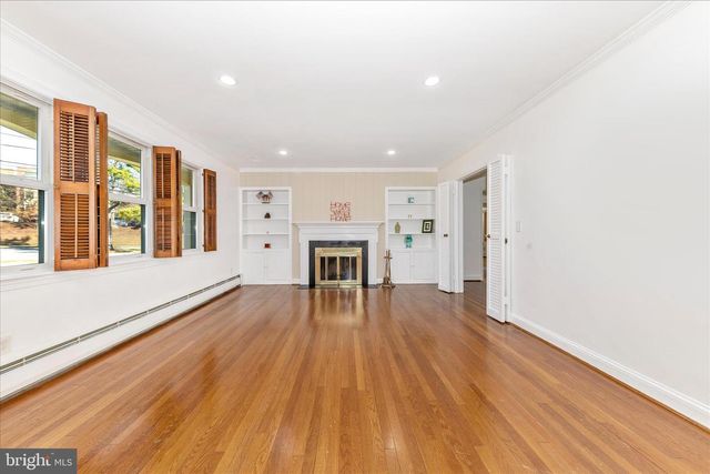 9504 VEIRS DR, Rockville, MD 20850