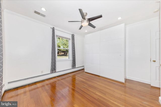 9504 VEIRS DR, Rockville, MD 20850