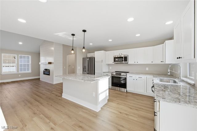 1086 Saint Andrews, Akron, OH 44312