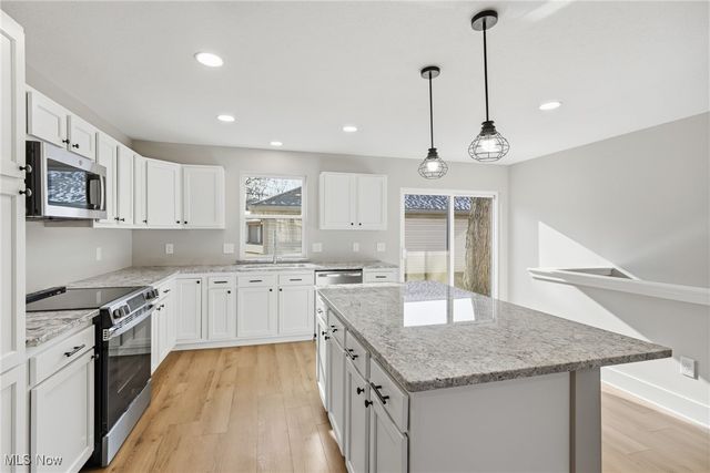 1086 Saint Andrews, Akron, OH 44312