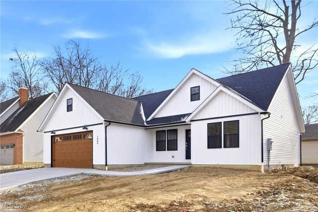 1086 Saint Andrews, Akron, OH 44312