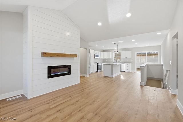 1086 Saint Andrews, Akron, OH 44312