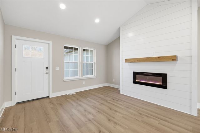 1086 Saint Andrews, Akron, OH 44312