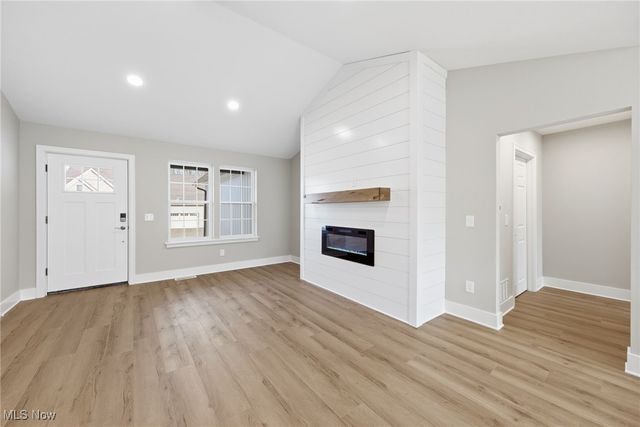 1086 Saint Andrews, Akron, OH 44312