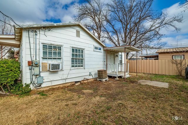 805 Mesquite Avenue, Sonora, TX 76950