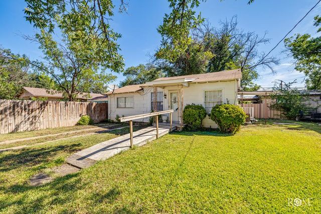 805 Mesquite Avenue, Sonora, TX 76950