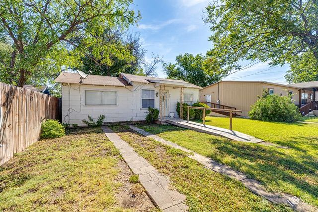 805 Mesquite Avenue, Sonora, TX 76950