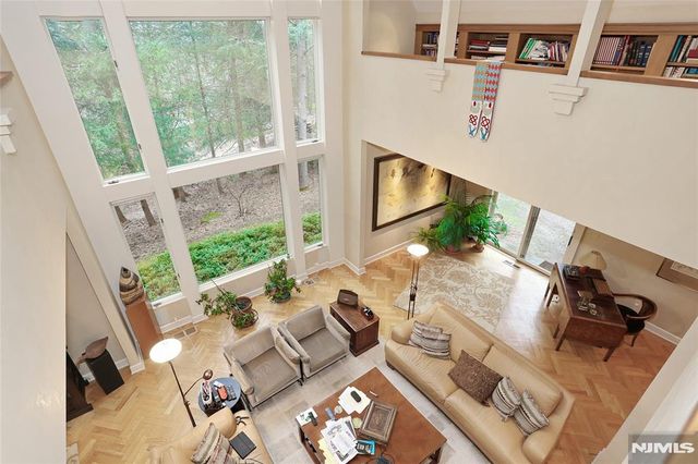 8 Red Rock Trail, Saddle River, NJ 07458