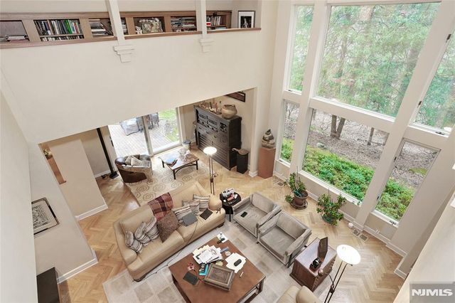 8 Red Rock Trail, Saddle River, NJ 07458