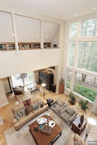 8 Red Rock Trail, Saddle River, NJ 07458