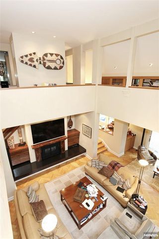 8 Red Rock Trail, Saddle River, NJ 07458