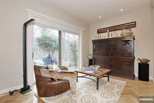 8 Red Rock Trail, Saddle River, NJ 07458