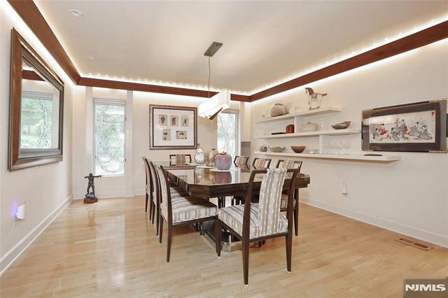 8 Red Rock Trail, Saddle River, NJ 07458