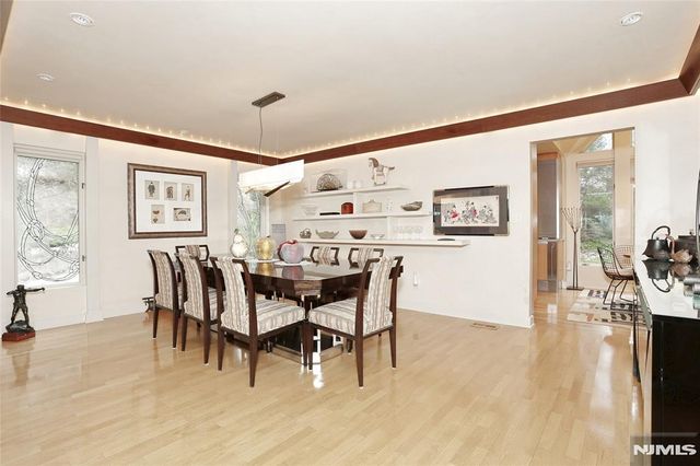 8 Red Rock Trail, Saddle River, NJ 07458