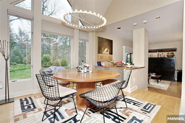 8 Red Rock Trail, Saddle River, NJ 07458