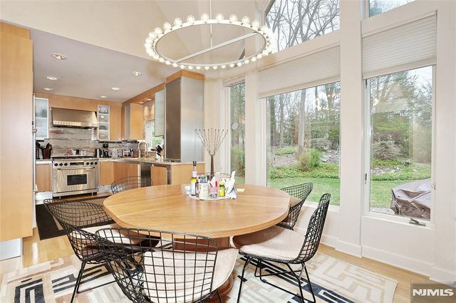 8 Red Rock Trail, Saddle River, NJ 07458