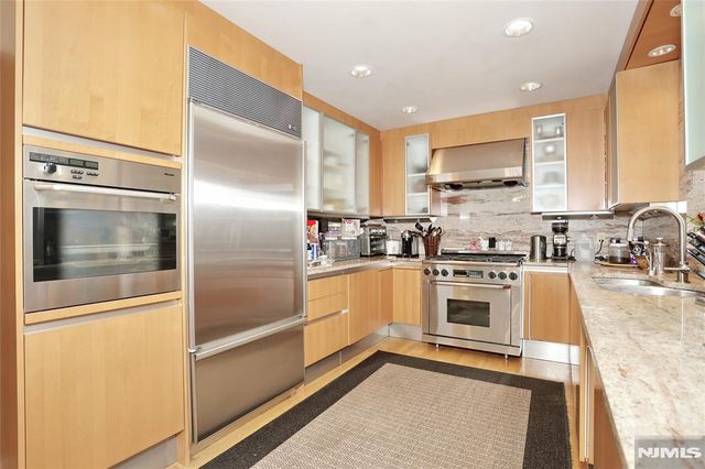 8 Red Rock Trail, Saddle River, NJ 07458