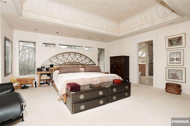 8 Red Rock Trail, Saddle River, NJ 07458