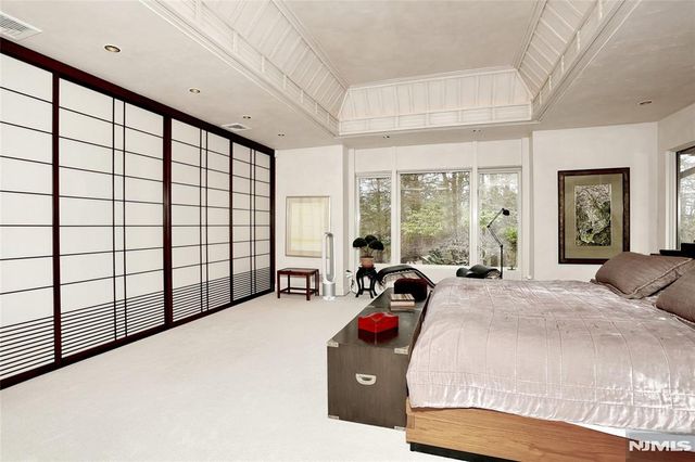 8 Red Rock Trail, Saddle River, NJ 07458