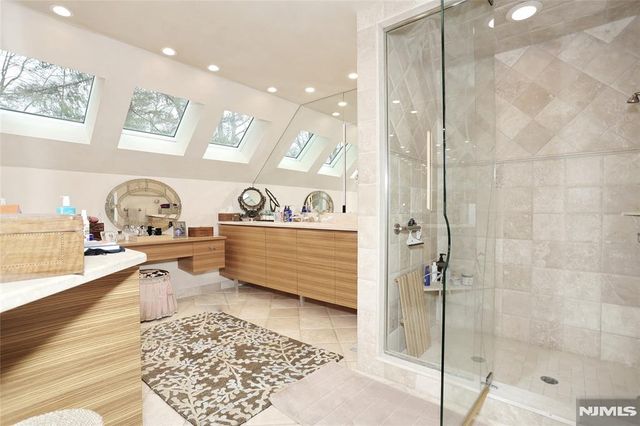 8 Red Rock Trail, Saddle River, NJ 07458