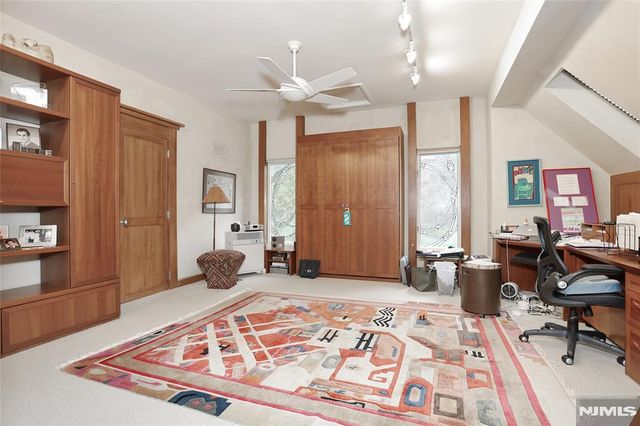 8 Red Rock Trail, Saddle River, NJ 07458